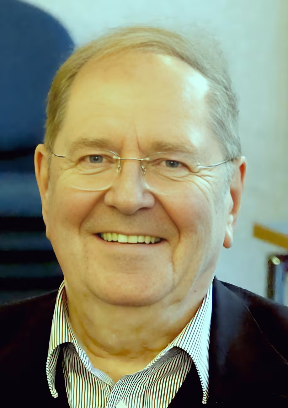A portrait photo of Michael Welker smiling at the camera.